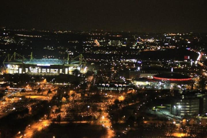 Schoene Grosse Wohnung 2 Schlafzimmer Bis 6 Pax Naehe Stadion Signal Iduna Dortmund Exterior foto