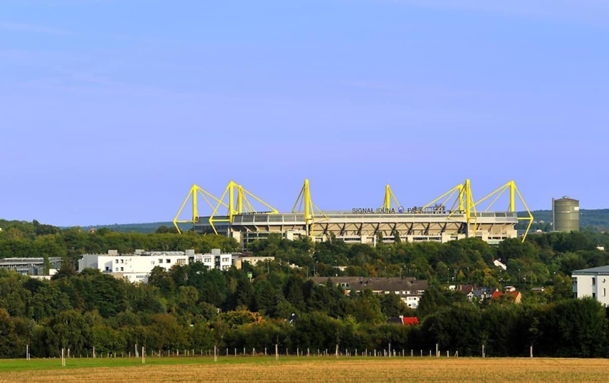 Schoene Grosse Wohnung 2 Schlafzimmer Bis 6 Pax Naehe Stadion Signal Iduna Dortmund Exterior foto